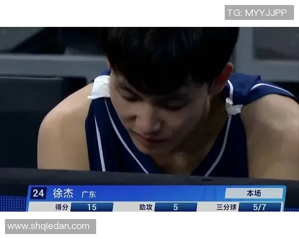 徐杰胡明轩联手发威广东后场双枪合力砍下45分16助攻展现实力